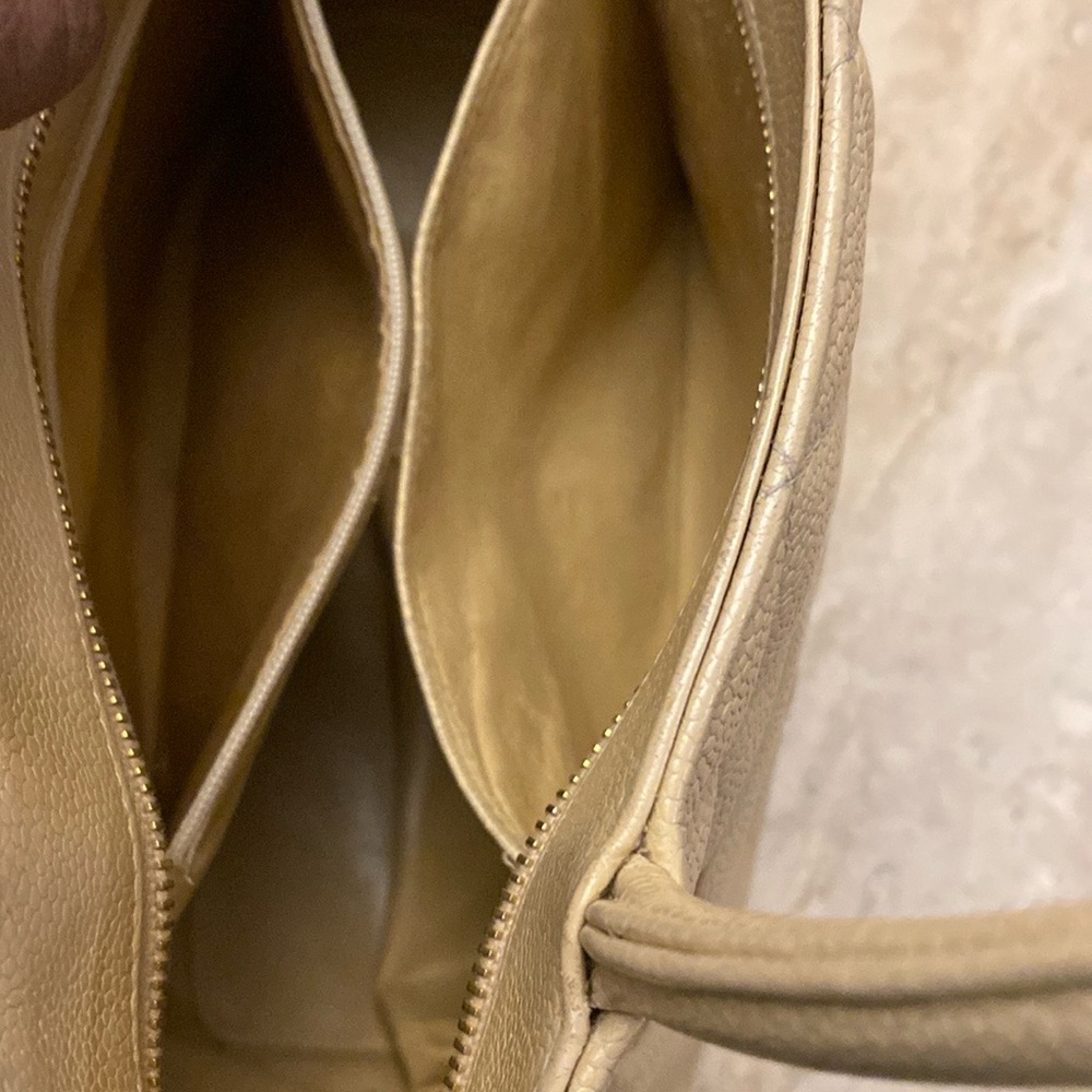 CHANEL Beige Authentic Vintage Caviar Medallion CC Tote-EUC with COA - Picture 6 of 16